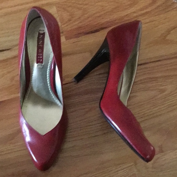 Nine West Shoes - Nine West dark red leather pumps with black heel